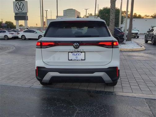 2025 Volkswagen Tiguan 2.0T SE