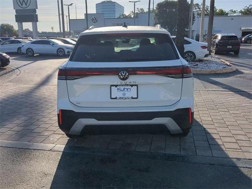 2025 Volkswagen Tiguan 2.0T SE