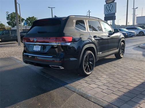 2025 Volkswagen Atlas 2.0T SE w/Technology