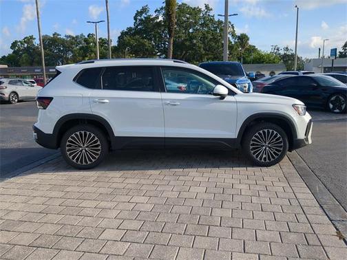 2025 Volkswagen Taos 1.5T SE