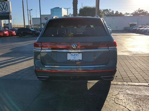 pure gray 2026 Volkswagen Atlas 2.0T SE w/Technology