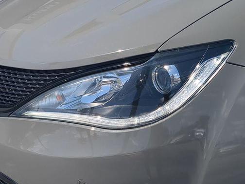 Ceramic Gray Clearcoat 2020 Chrysler Pacifica Hybrid Red S Edition
