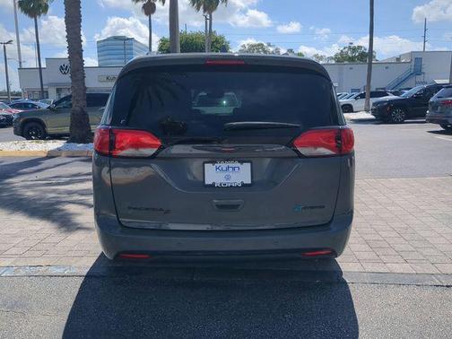 Ceramic Gray Clearcoat 2020 Chrysler Pacifica Hybrid Red S Edition