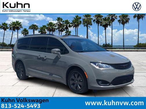 Ceramic Gray Clearcoat 2020 Chrysler Pacifica Hybrid Red S Edition