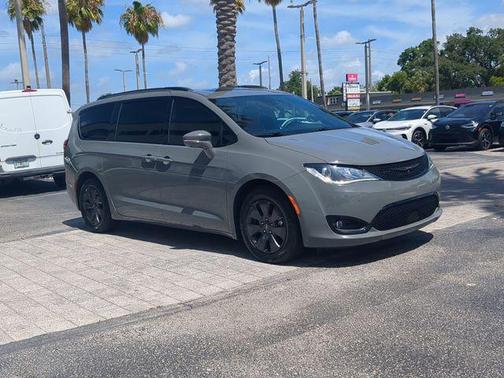 Ceramic Gray Clearcoat 2020 Chrysler Pacifica Hybrid Red S Edition