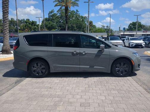 Ceramic Gray Clearcoat 2020 Chrysler Pacifica Hybrid Red S Edition