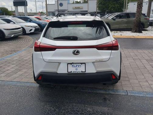 Eminent White Pearl 2022 Lexus UX 200 Base
