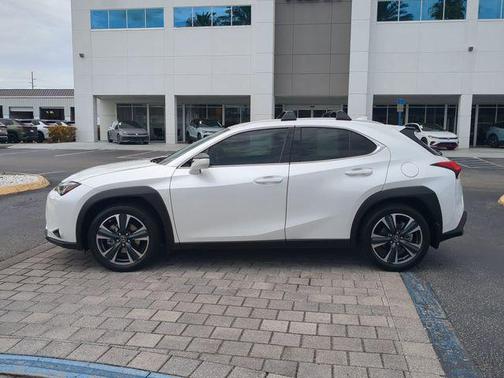 Eminent White Pearl 2022 Lexus UX 200 Base
