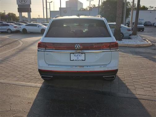 2025 Volkswagen Atlas 2.0T SE w/Technology