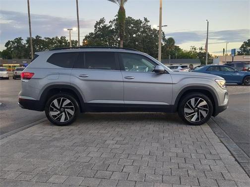 2024 Volkswagen Atlas 2.0T SE w/Technology 4MOTION