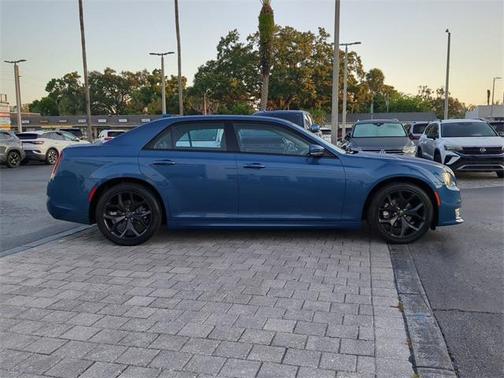 2021 Chrysler 300 Touring