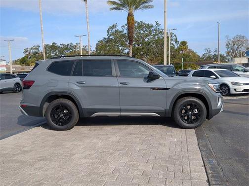 2025 Volkswagen Atlas 2.0T Peak Edition