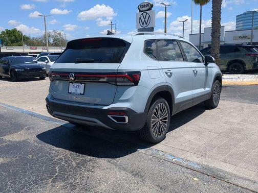 Monument Gray 2026 Volkswagen Taos SE