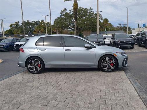 2025 Volkswagen Golf GTI 2.0T SE DSG