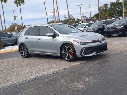 2025 Volkswagen Golf GTI 2.0T SE DSG