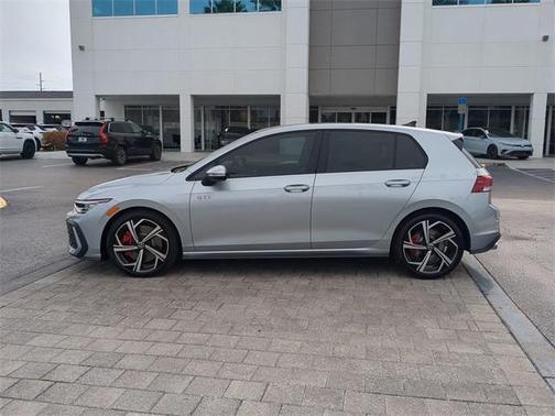 2025 Volkswagen Golf GTI 2.0T SE DSG