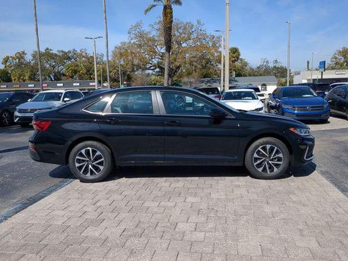 Deep Black Pearl 2026 Volkswagen Jetta 1.4T S