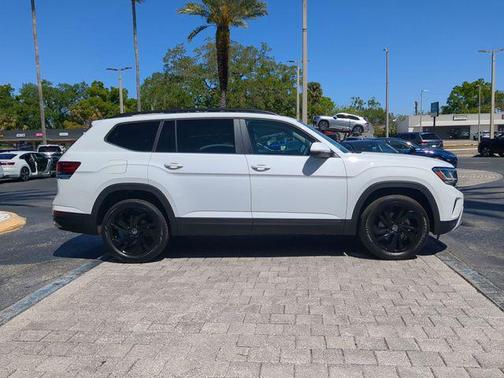 2023 Volkswagen Atlas 3.6L SE w/Technology
