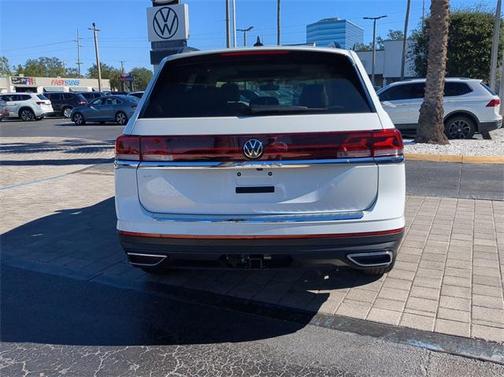 2025 Volkswagen Atlas 2.0T SE w/Technology