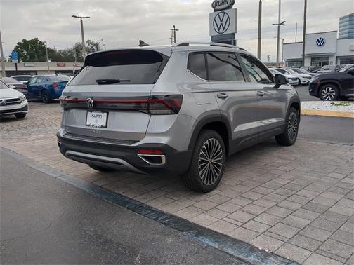2025 Volkswagen Taos 1.5T SE