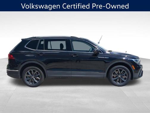 Deep Black Pearl 2023 Volkswagen Tiguan 2.0T SE