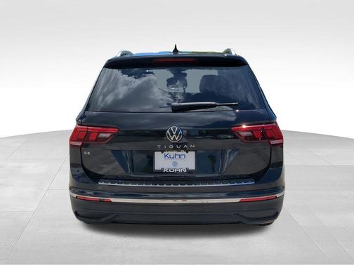 Deep Black Pearl 2023 Volkswagen Tiguan 2.0T SE
