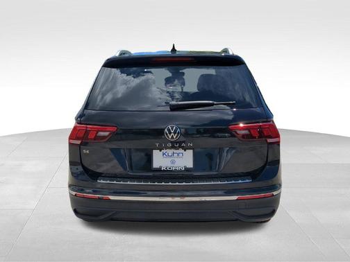 Deep Black Pearl 2023 Volkswagen Tiguan 2.0T SE
