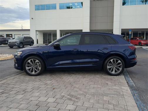 2021 Audi e-tron Premium Plus