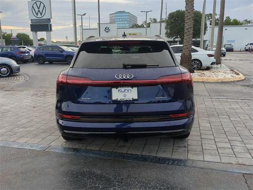 2021 Audi e-tron Premium Plus