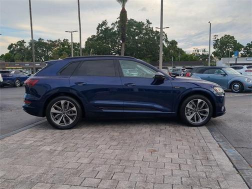 2021 Audi e-tron Premium Plus