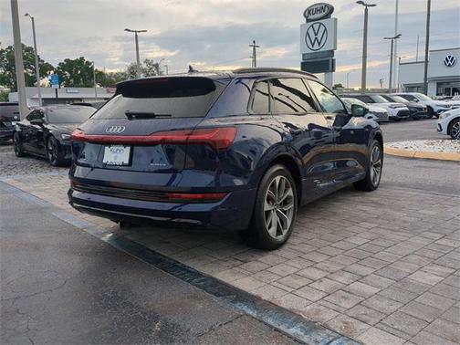 2021 Audi e-tron Premium Plus
