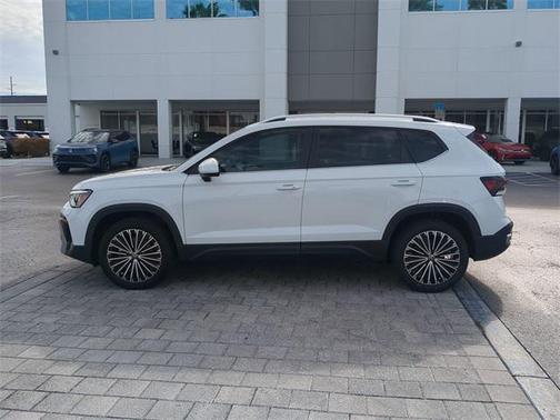 2025 Volkswagen Taos 1.5T SE