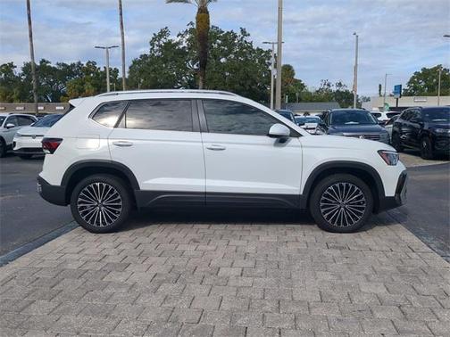 2025 Volkswagen Taos 1.5T SE