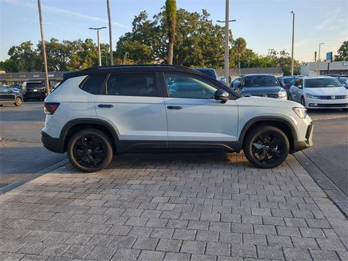2025 Volkswagen Taos 1.5T SE Black