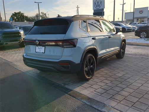 2025 Volkswagen Taos 1.5T SE Black