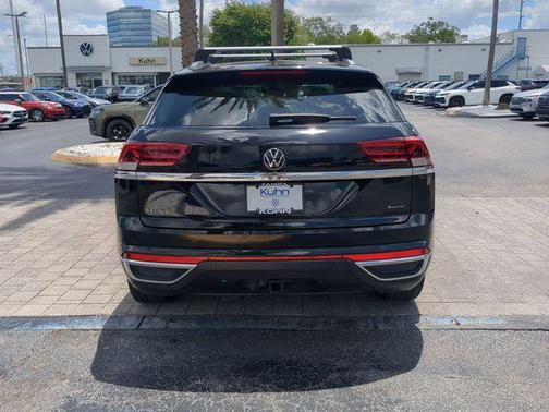 Deep Black Pearl 2023 Volkswagen Atlas Cross Sport 3.6L V6 SEL