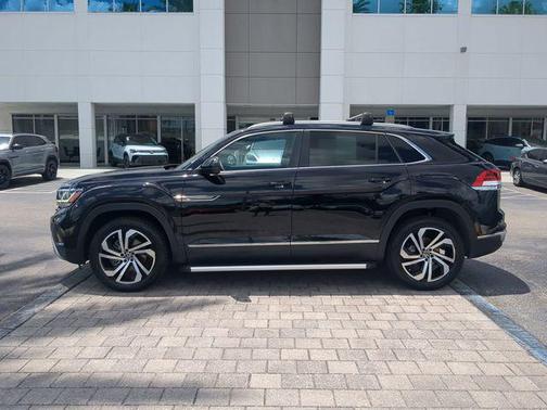 Deep Black Pearl 2023 Volkswagen Atlas Cross Sport 3.6L V6 SEL
