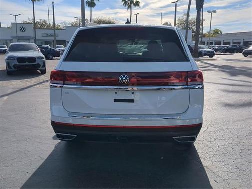 2025 Volkswagen Atlas 2.0T SE w/Technology