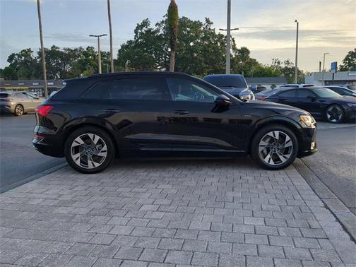 2021 Audi e-tron Premium