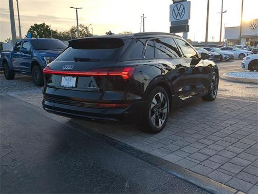 2021 Audi e-tron Premium