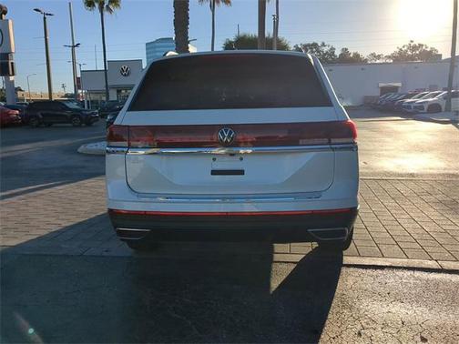 2026 Volkswagen Atlas 2.0T SE