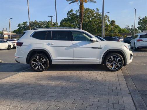 2025 Volkswagen Atlas 2.0T SEL Premium R-Line 4MOTION