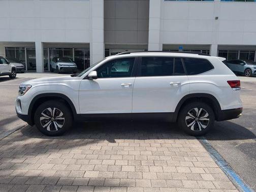 opal white pearl 2026 Volkswagen Atlas 2.0T SE