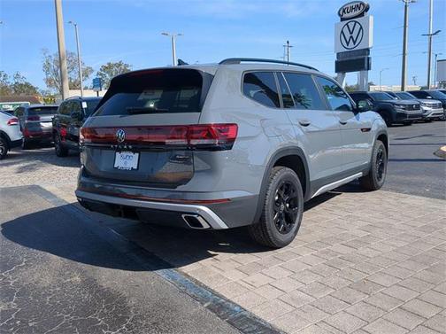 2025 Volkswagen Atlas 2.0T Peak Edition