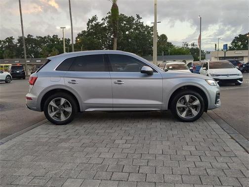 2022 Audi Q5 40 Premium Plus