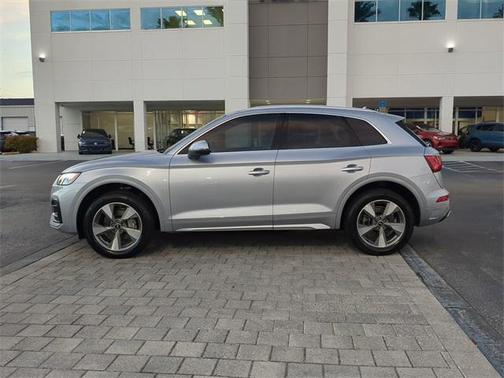 2022 Audi Q5 40 Premium Plus