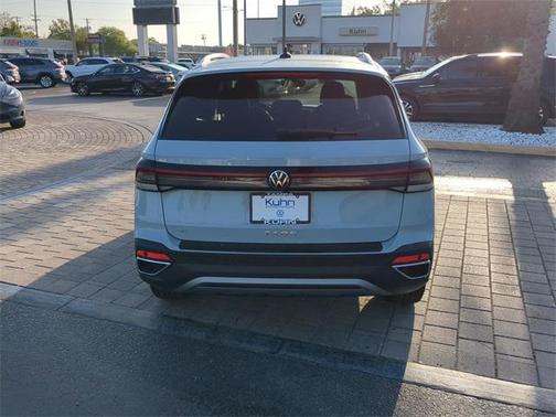 2025 Volkswagen Taos 1.5T SE