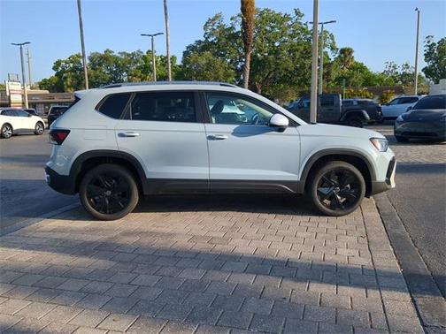 2025 Volkswagen Taos 1.5T SE