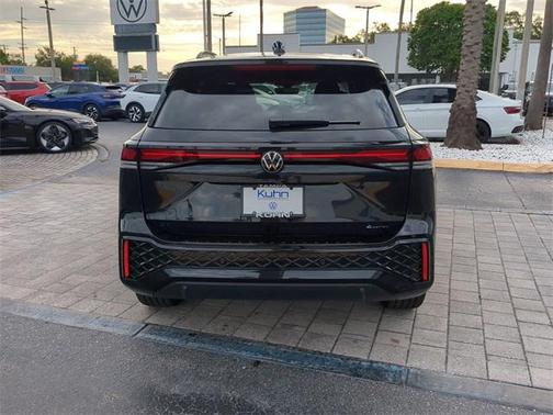 2025 Volkswagen Tiguan 2.0T SE R-Line Black 4MOTION
