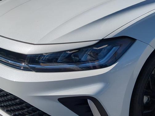Opal White Pearl 2027 Volkswagen Jetta 1.4T SE